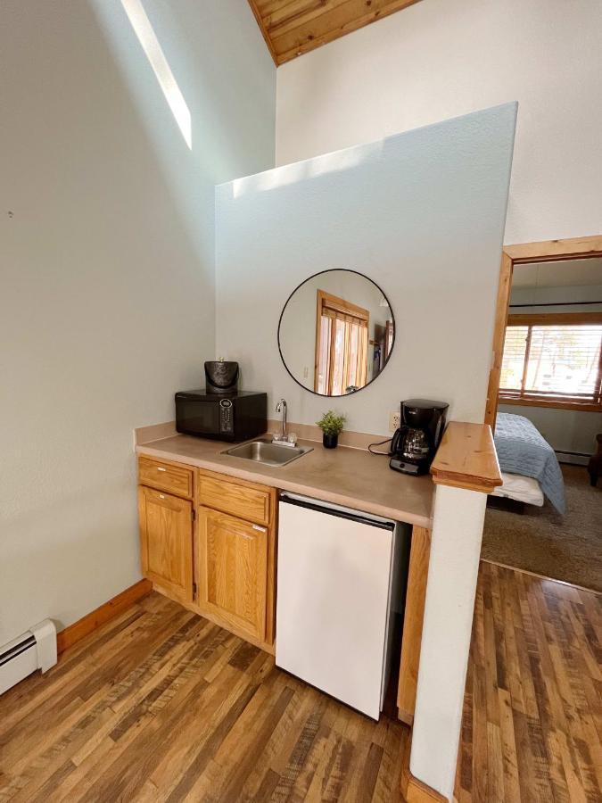 וודלנד פארק Cabin A Suite Bed And Breakfast מראה חיצוני תמונה
