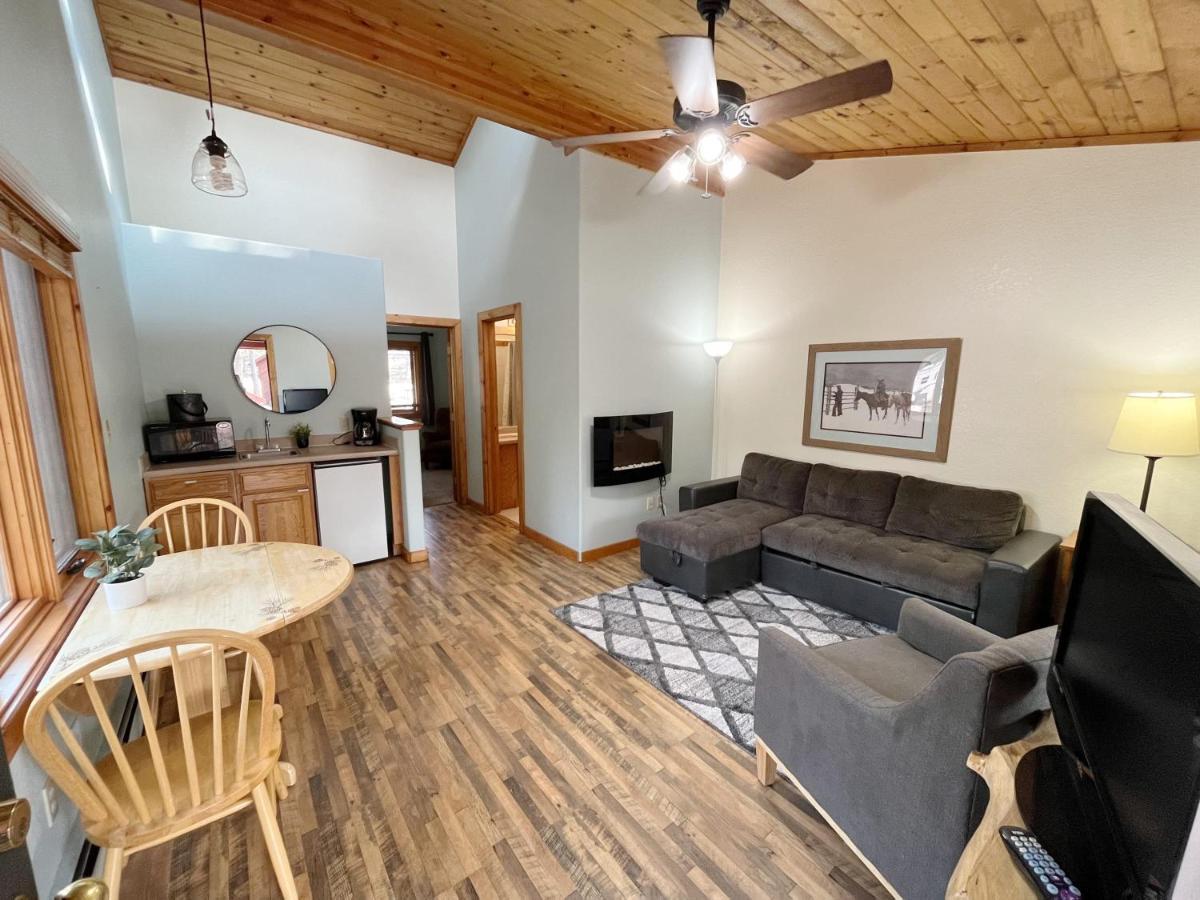 וודלנד פארק Cabin A Suite Bed And Breakfast מראה חיצוני תמונה