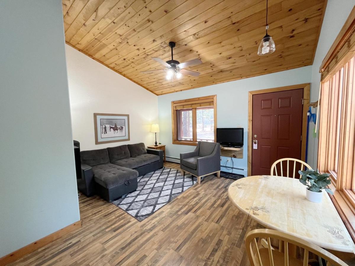 וודלנד פארק Cabin A Suite Bed And Breakfast מראה חיצוני תמונה