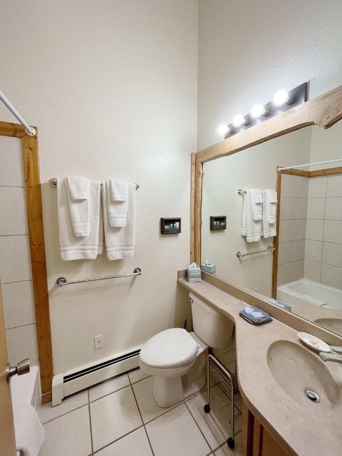 וודלנד פארק Cabin A Suite Bed And Breakfast מראה חיצוני תמונה